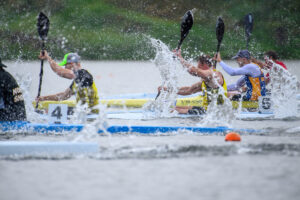 Men_racing_nationals_paddles_splashing